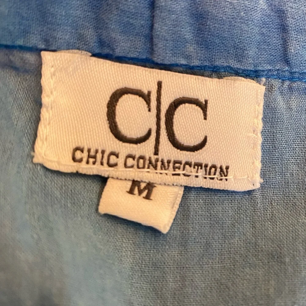 Chic Connection Boho Floral Embroidered V-neck Top
Size Medium - Picture 3 of 10